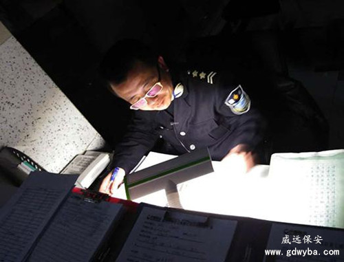 東莞高埗保安公司威遠保安小哥書法曲藝樣樣行 你還借口不努力么？
