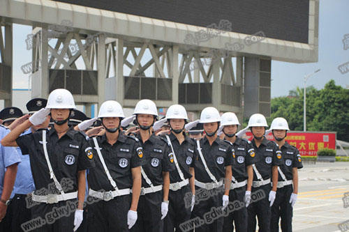 中山小欖保安服務(wù)公司新聞：少年玩手機(jī)被雷劈死？手機(jī)引雷擊嗎